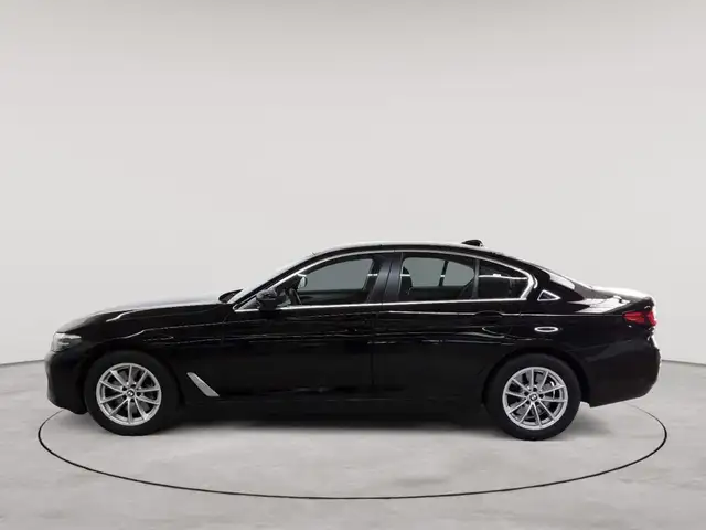 BMW 5 Series view 6