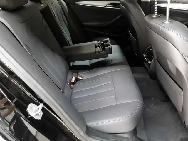 BMW 5 Series view 14
