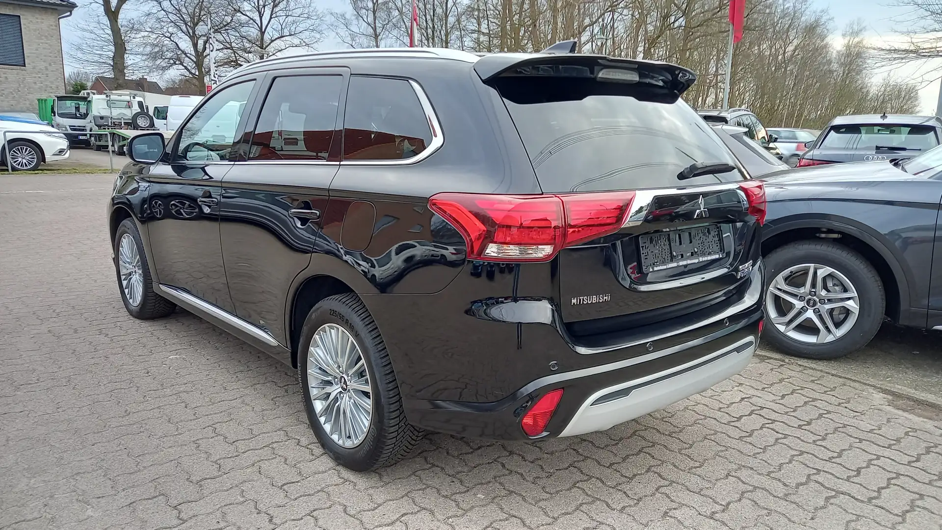 Mitsubishi Outlander PHEV Intro Edition 4WD Schwarz - 2