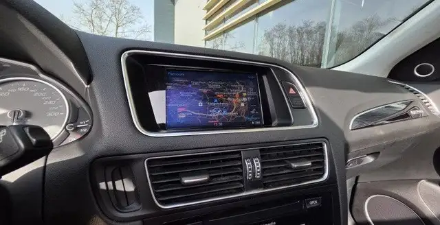 Audi SQ5 view 13