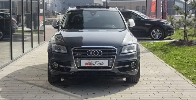 Audi SQ5 view 2