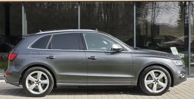 Audi SQ5 view 4