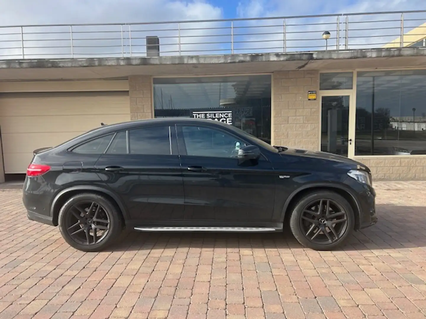 Mercedes-Benz GLE 43 AMG Coupé 4Matic Aut. Schwarz - 2
