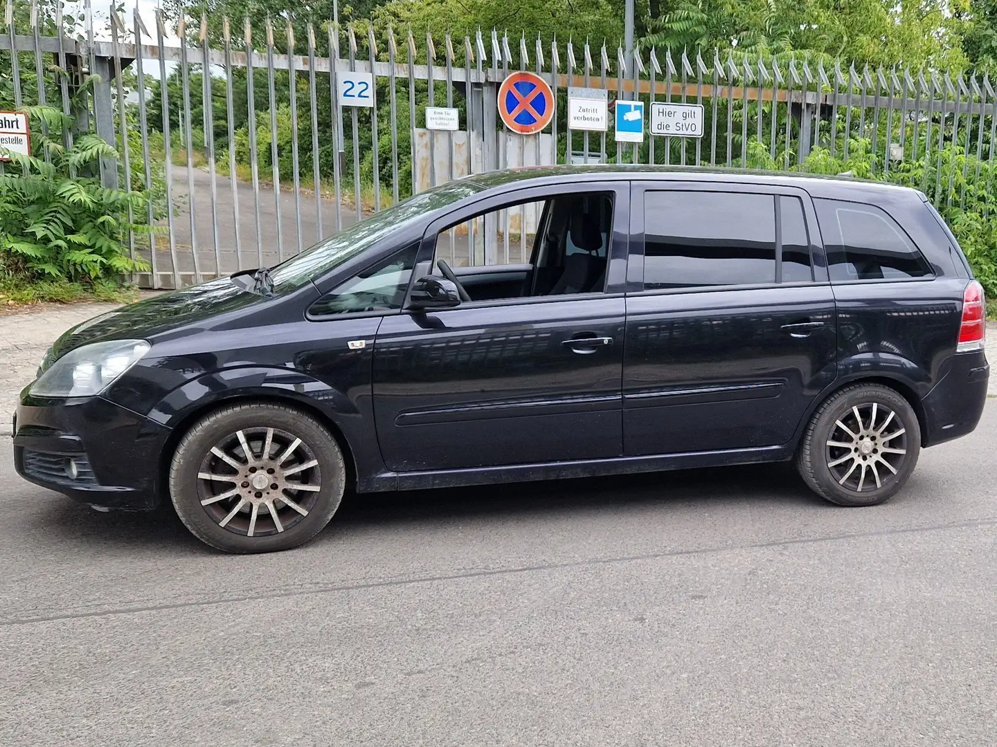 Opel Zafira Tourer Schwarz - 1