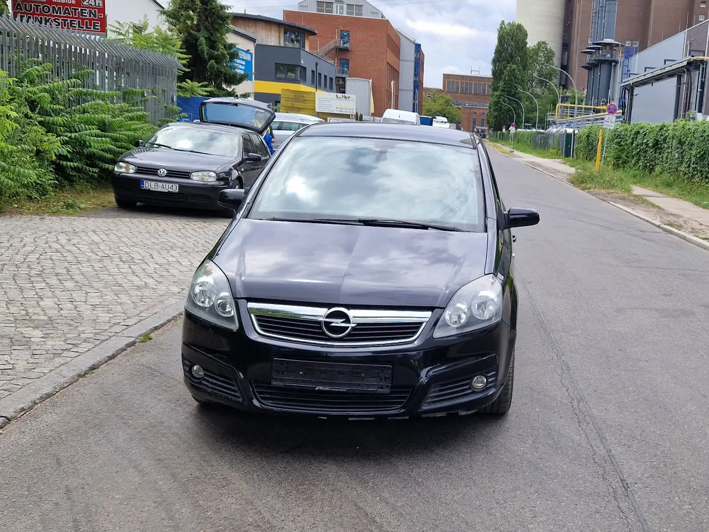 Opel Zafira Tourer Schwarz - 2