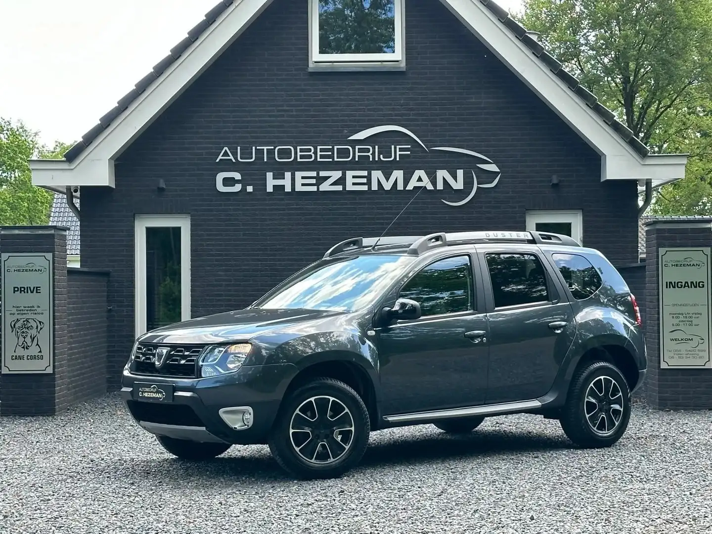 Dacia Duster 1.2 TCe 4x2 Blackshadow 1e eigenaar DealerOH Navig Grijs - 2