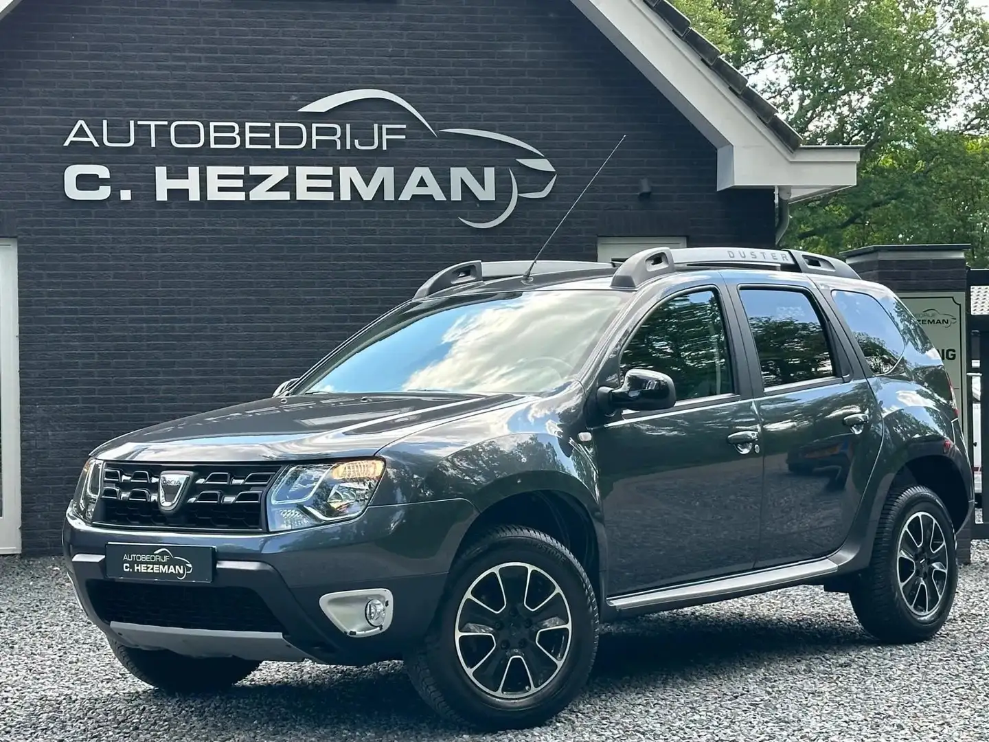 Dacia Duster 1.2 TCe 4x2 Blackshadow 1e eigenaar DealerOH Navig Grijs - 1