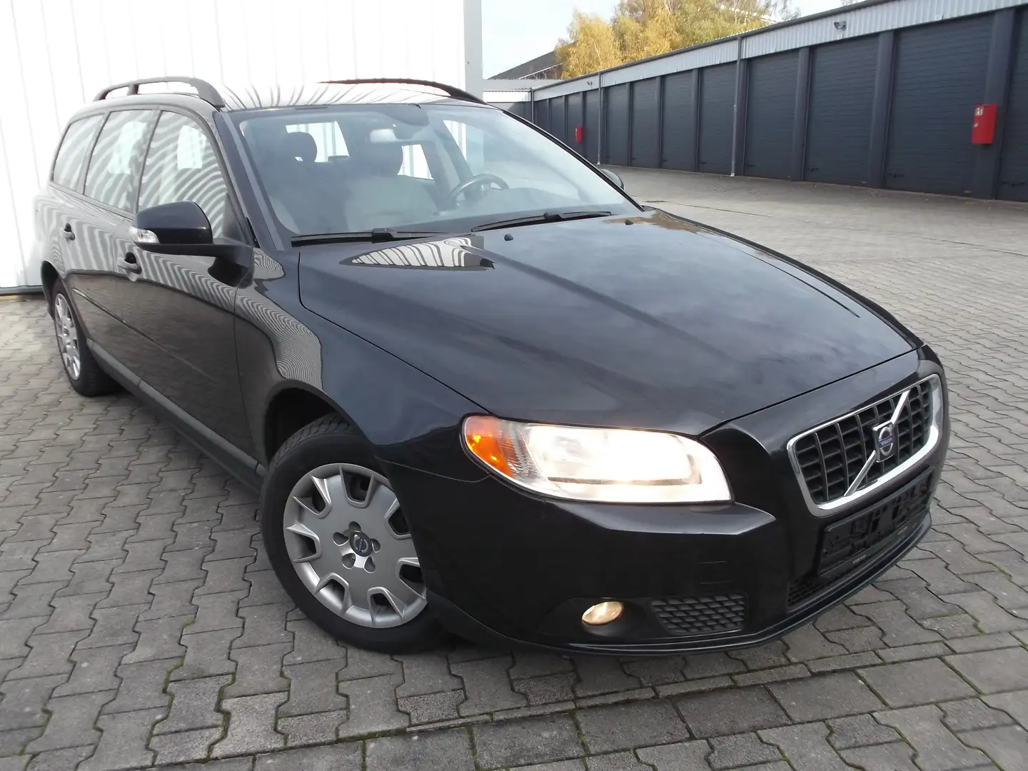 Volvo V70 TÜV.07/2027.MET.DR.AHK.PDC.T-LEDER.RA-CD. Schwarz - 1