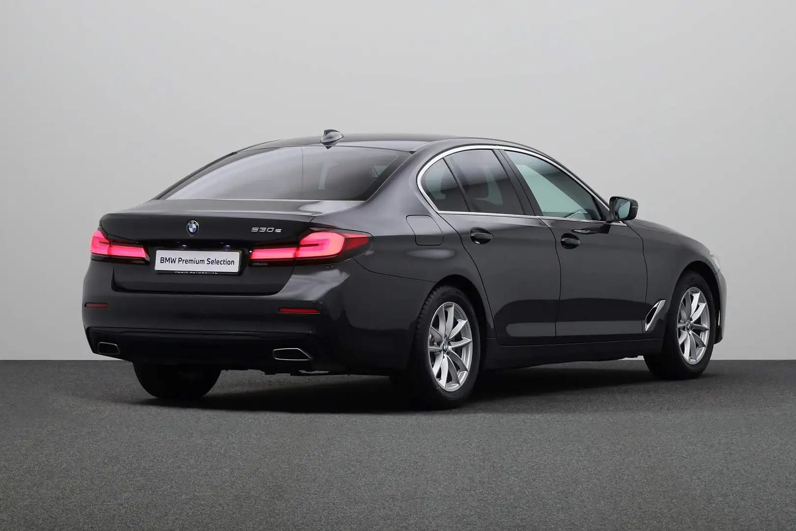 BMW 530 5-serie sedan 530e Business Edition Plus | Stuurwi Grijs - 2