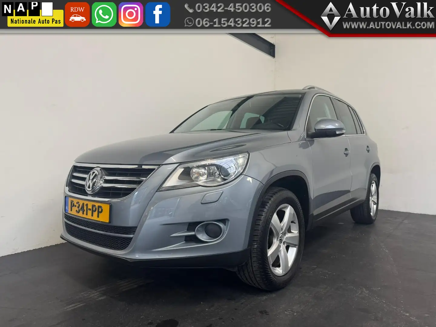 Volkswagen Tiguan 2.0 TSI Comfort&Design 4Motion Grijs - 1