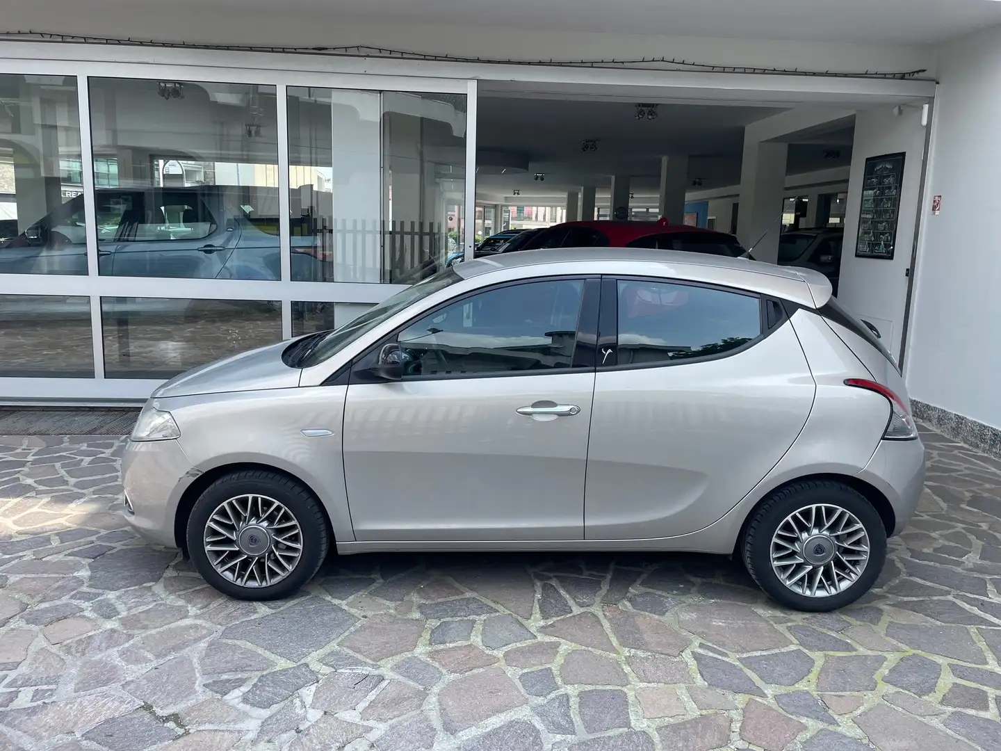 Lancia Ypsilon Ypsilon 1.3 mjt Gold s&s Gri - 2