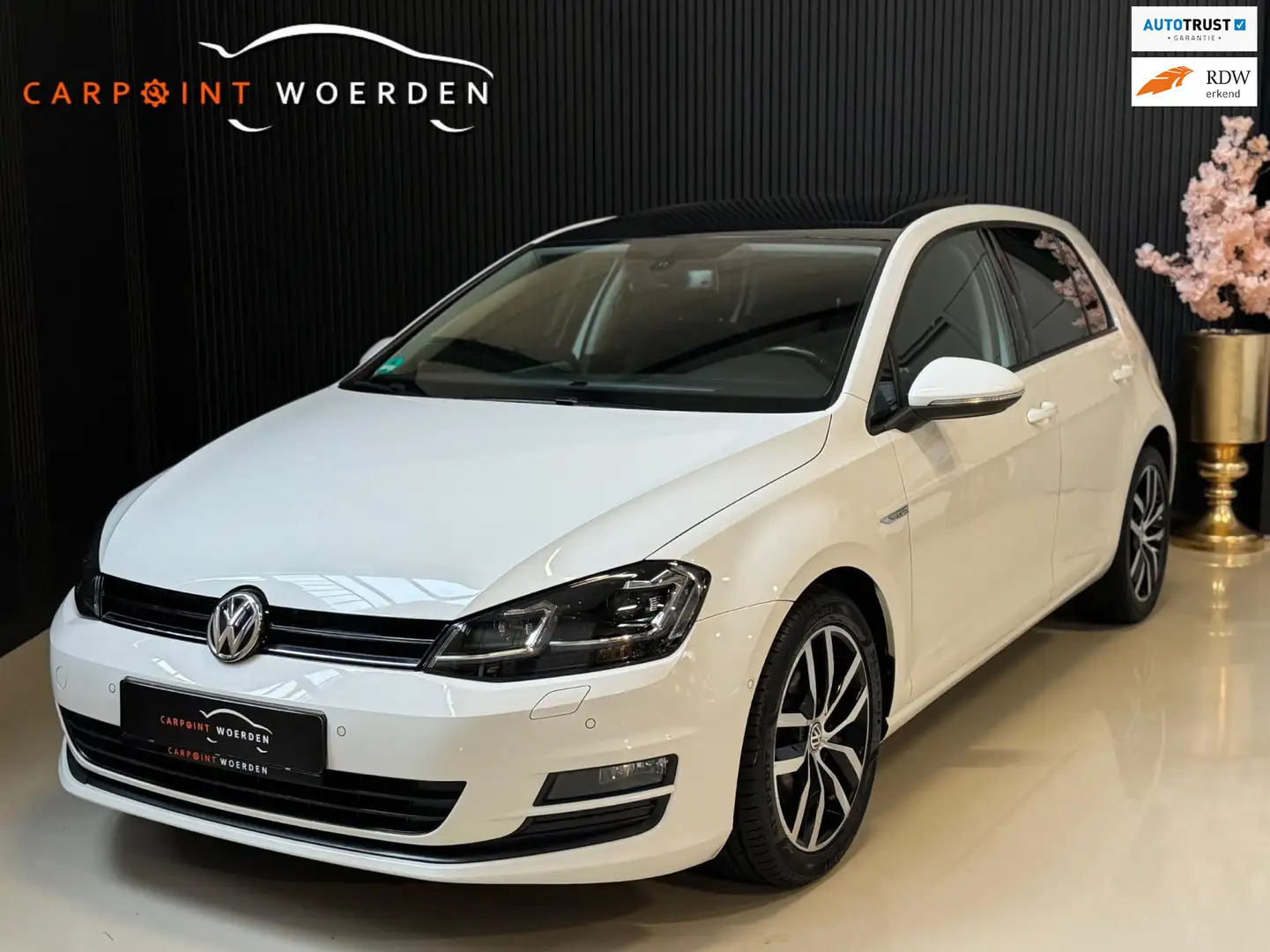 Volkswagen Golf 1.2 TSI Highline | PANO | CAMERA | PARK ASS. | LED Wit - 1