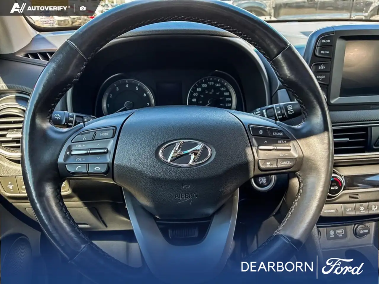 Hyundai KONA снимка Hyundai KONA