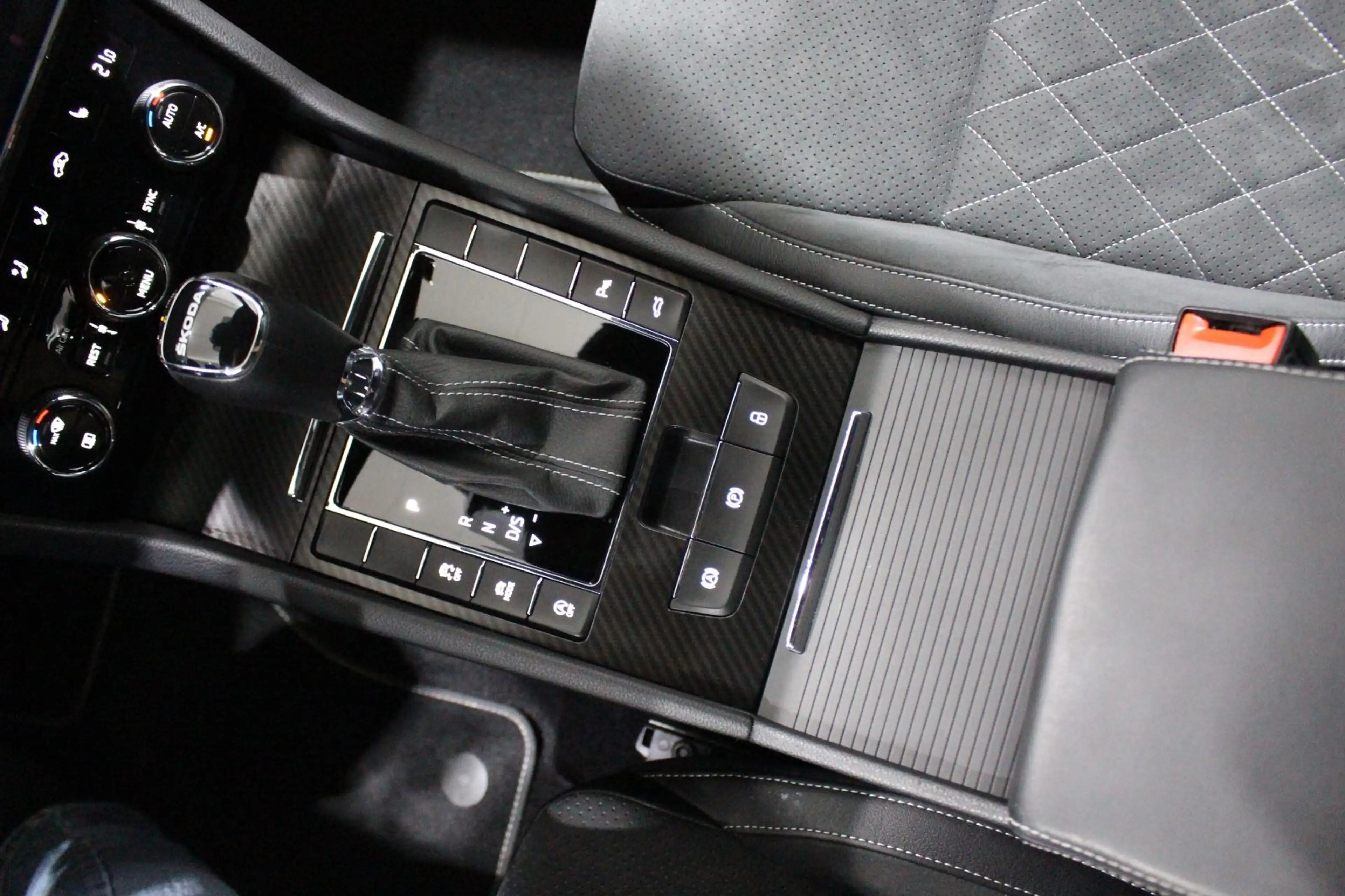 Skoda Superb Combi Sportline HAGEL DE 1H SH 19% MwSt — photo 28