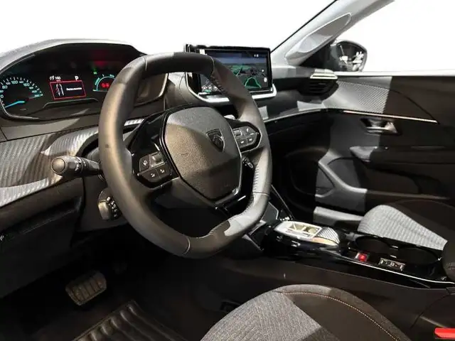 Peugeot 208 view 11