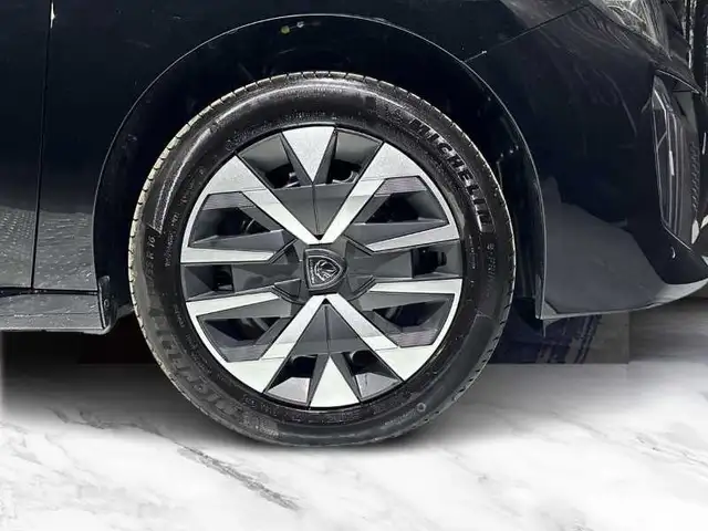 Peugeot 208 view 8