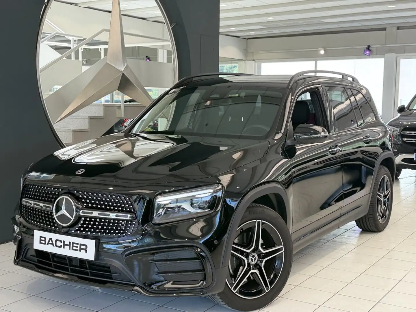 Mercedes-Benz GLB 200 d 4MATIC AMG LINE Schwarz - 1