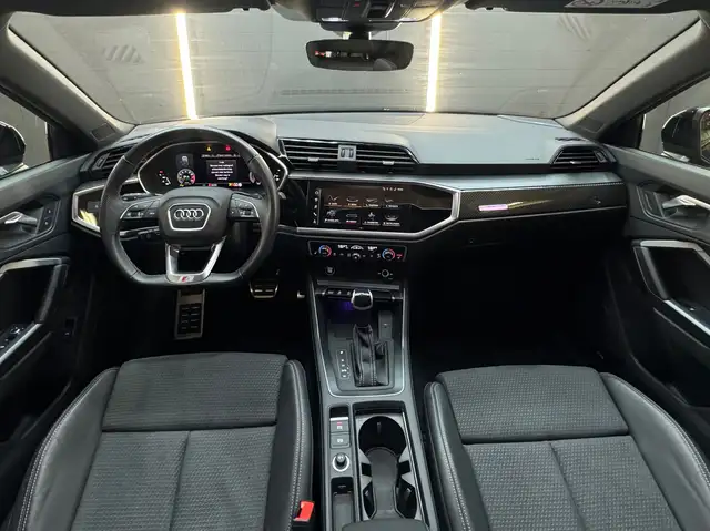 Audi Q3 view 4