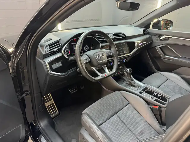 Audi Q3 view 6