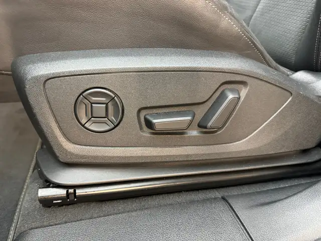 Audi Q3 view 14