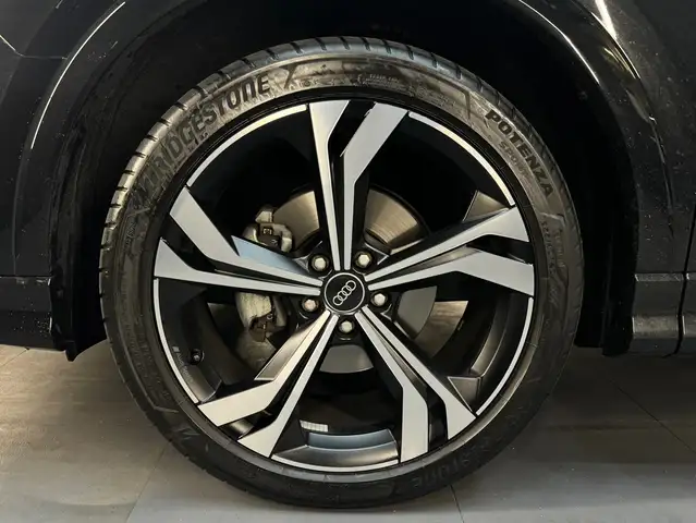 Audi Q3 view 13