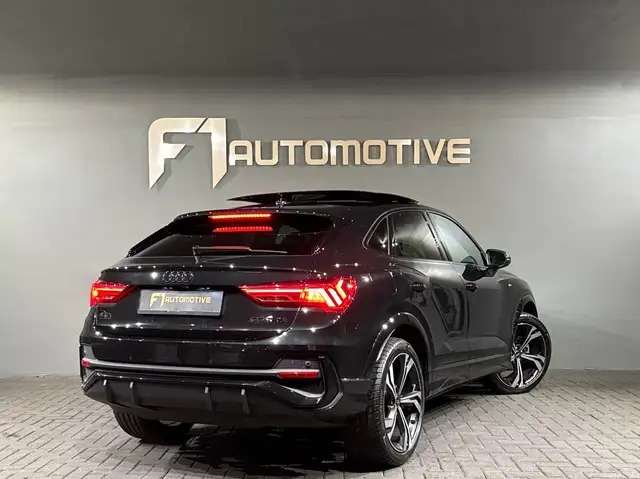 Audi Q3 view 3