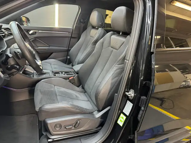 Audi Q3 view 5