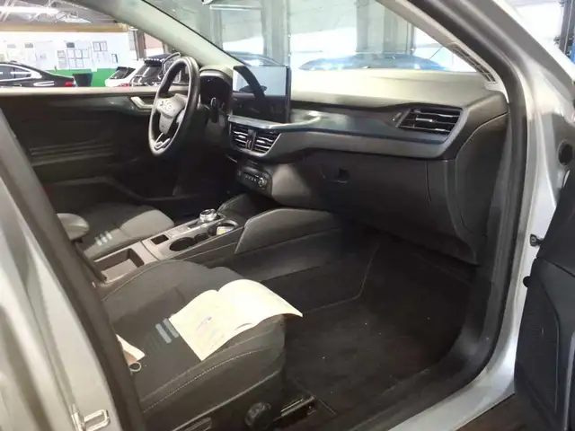 Ford Focus view 8