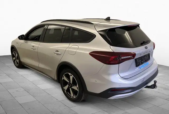 Ford Focus view 3