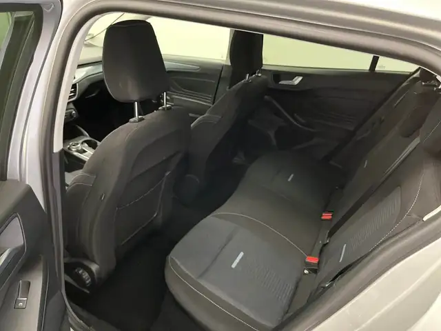 Ford Focus view 18