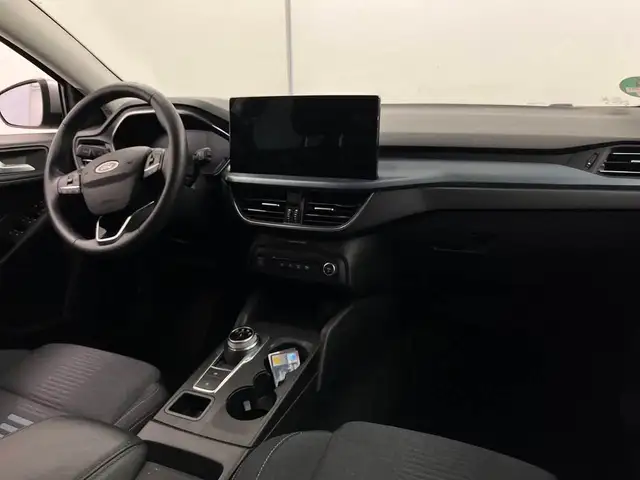 Ford Focus view 9