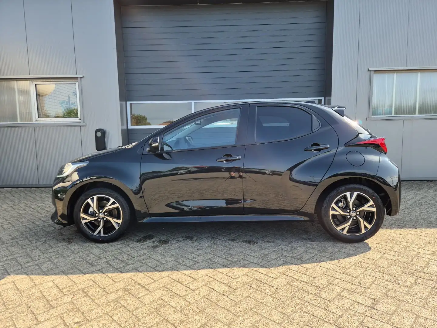 Toyota Yaris 1.5VVT-iE 116PS Automatik Teamplayer Klimaautom... Schwarz - 2