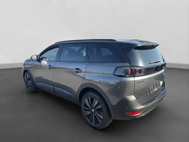 Peugeot 5008 view 3