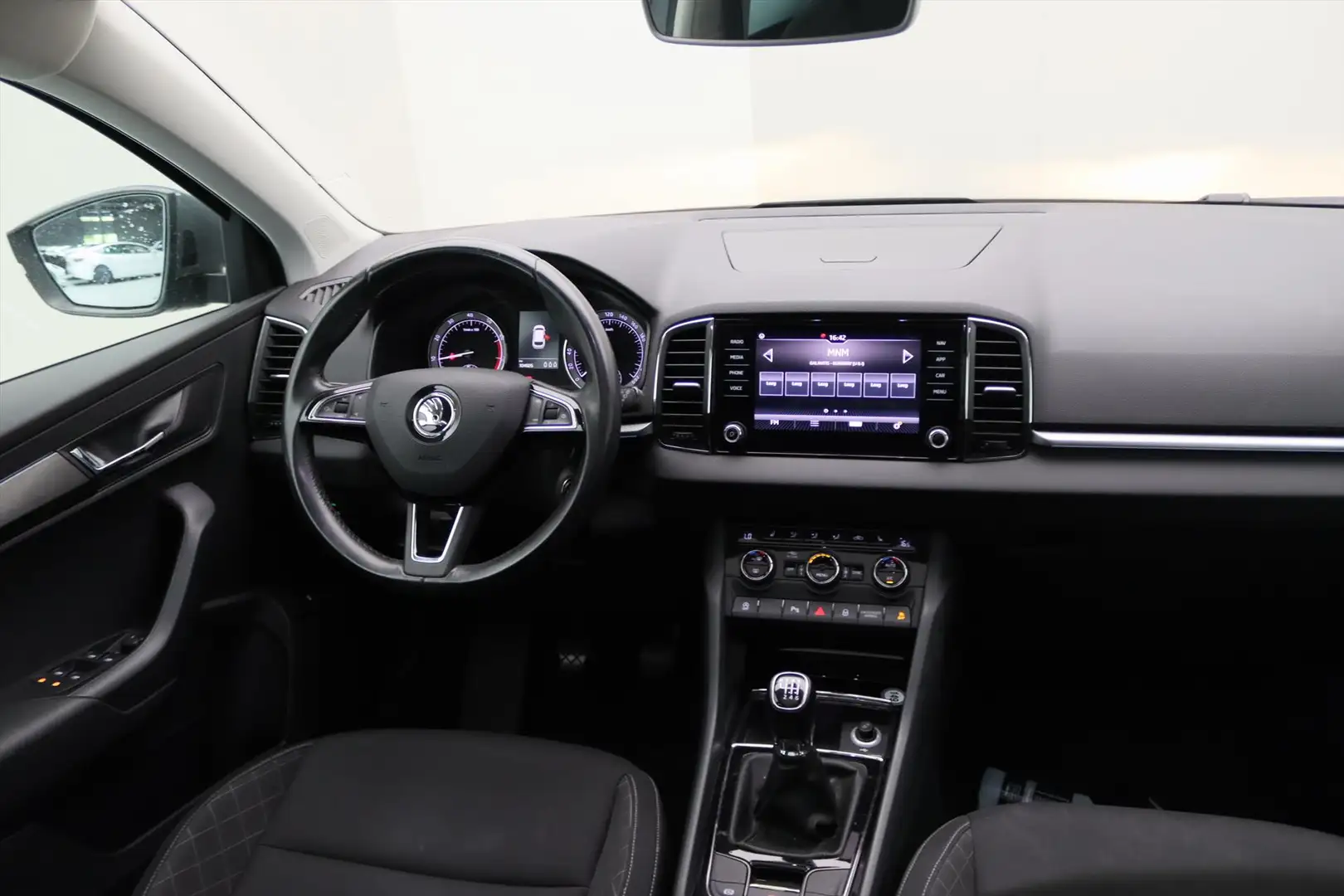 Skoda Karoq 1.0 TSI Greentech 115pk Ambition Business [ PANO+F Grijs - 2