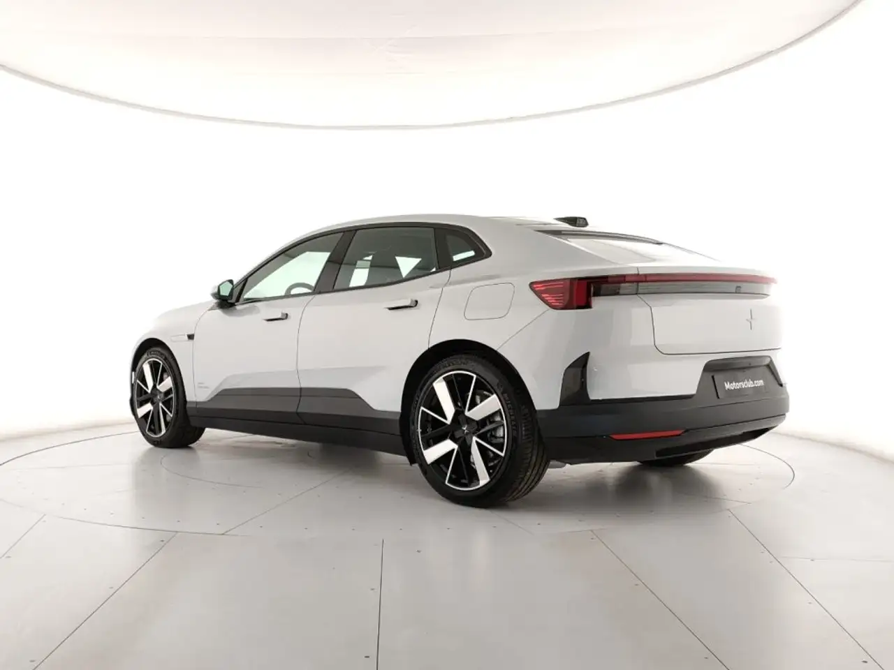 Polestar 4 2025