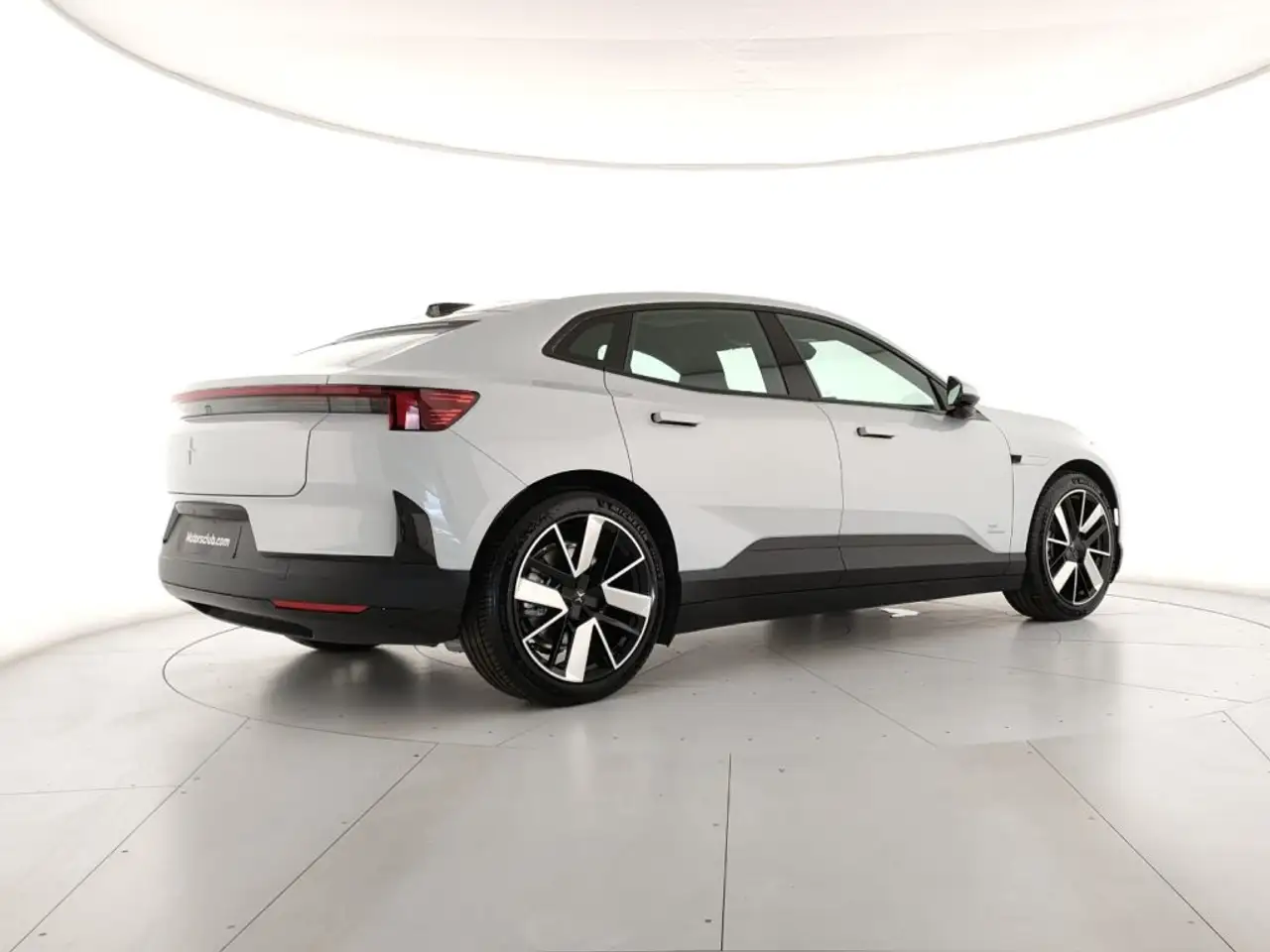 Polestar 4 2025