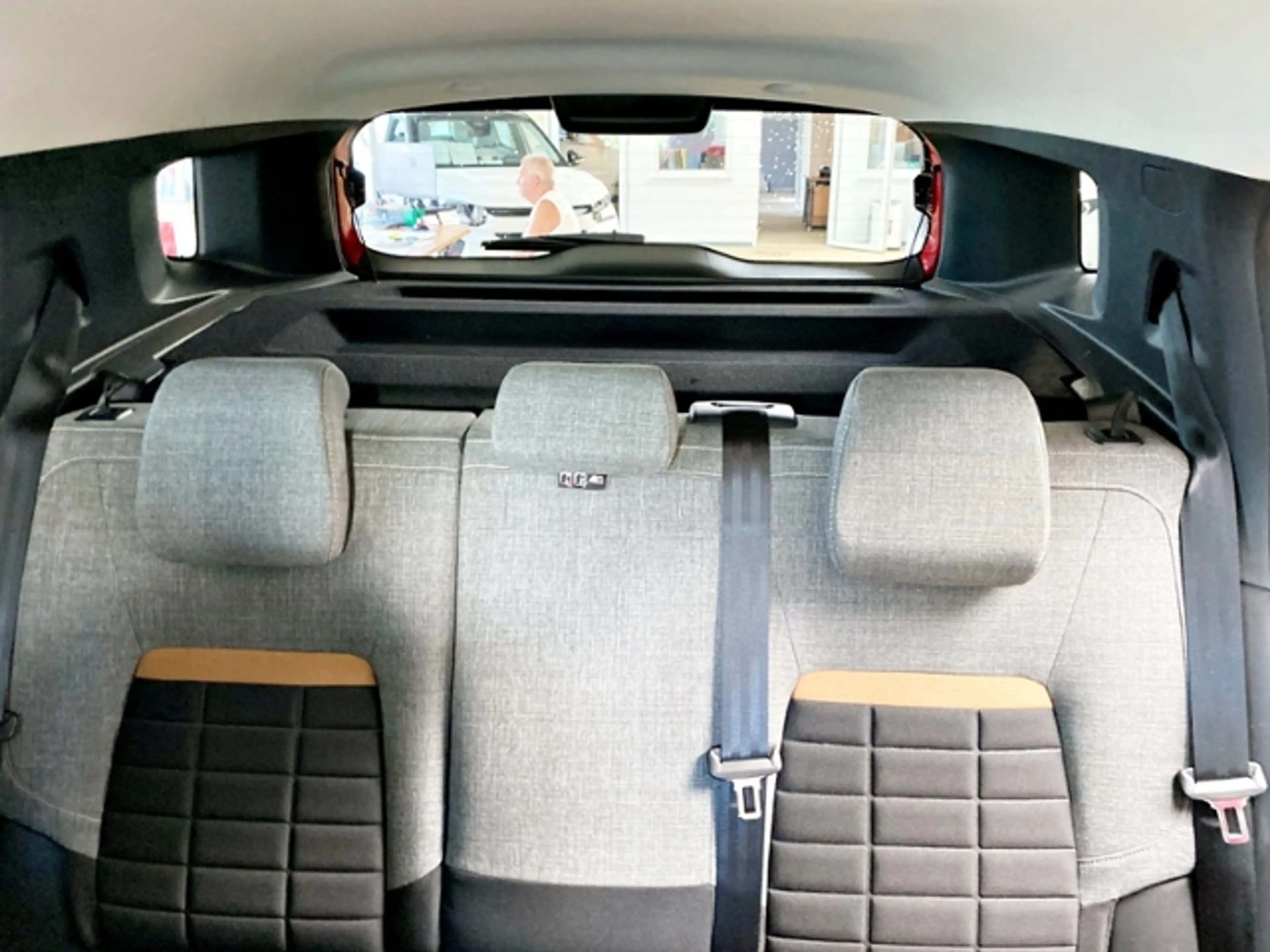 Citroen C3 Aircross Hybrid 145 PLUS — photo 11