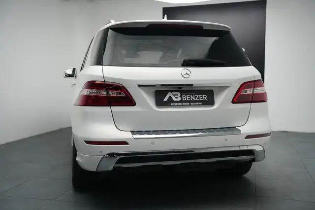 Mercedes-Benz M-Class view 7