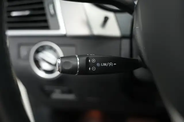 Mercedes-Benz M-Class view 15