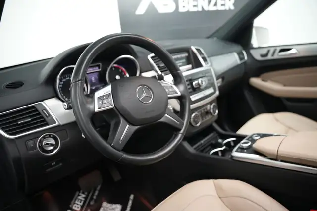 Mercedes-Benz M-Class view 13