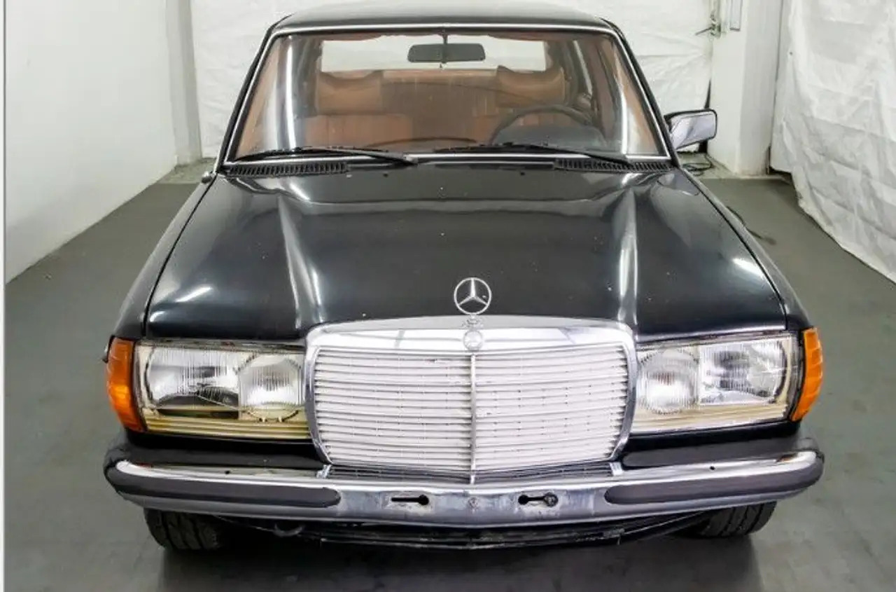 Mercedes-Benz 240 D Langversion, foto 1