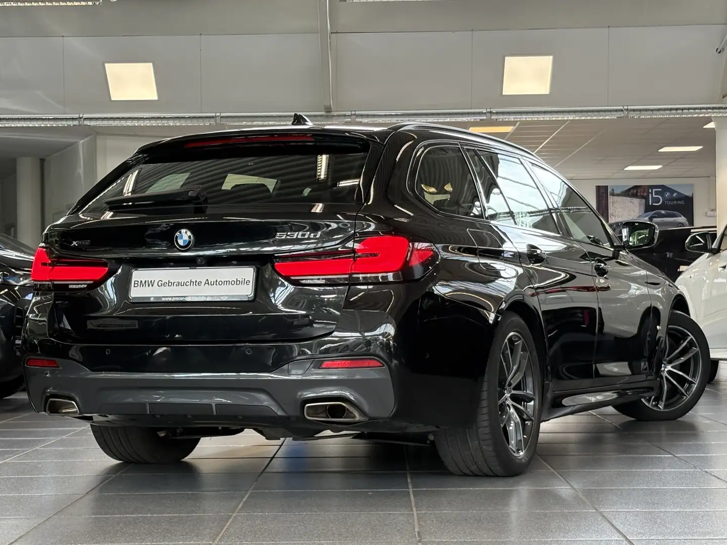 BMW 530 d xDrive Touring M Sport DA PA Laser Pano HuD Noir - 2
