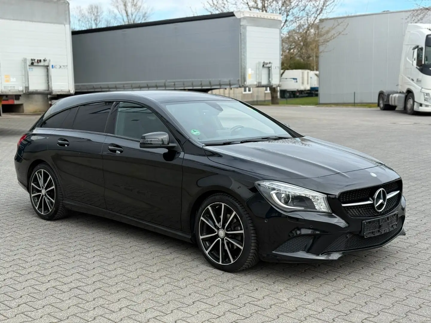 Mercedes-Benz Sonstige CLA 180 Shooting Brake*Urban*Kamera*Night-Paket* Schwarz - 1