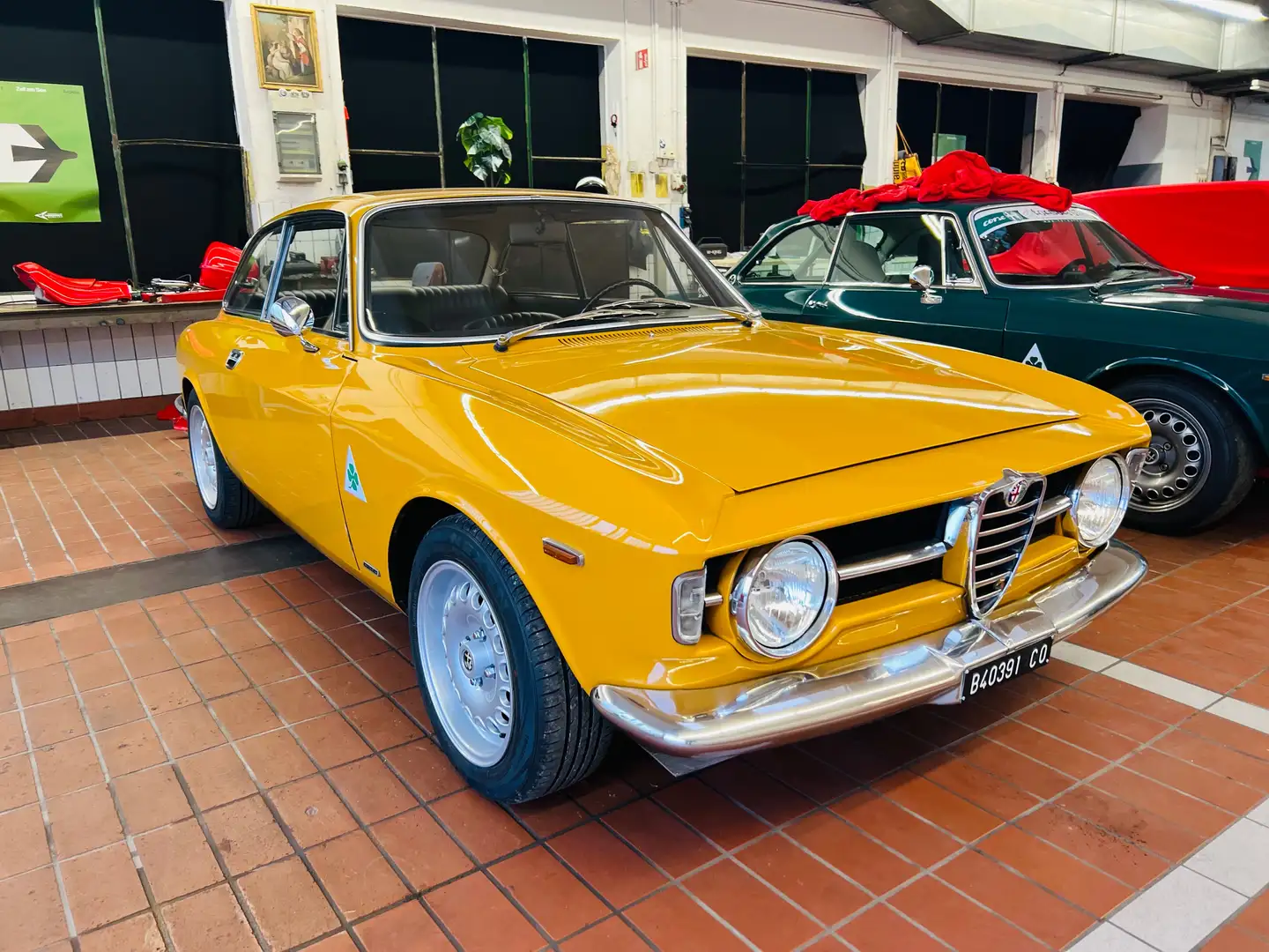 Alfa Romeo GT Bertone Kantenhauber 1300 Junior Yellow - 2