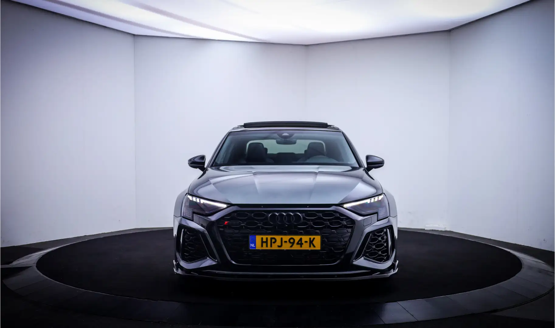 Audi RS3 Limousine 2.5 TFSI RS 3 quattro PANO | B&O | MATRI Grijs - 2