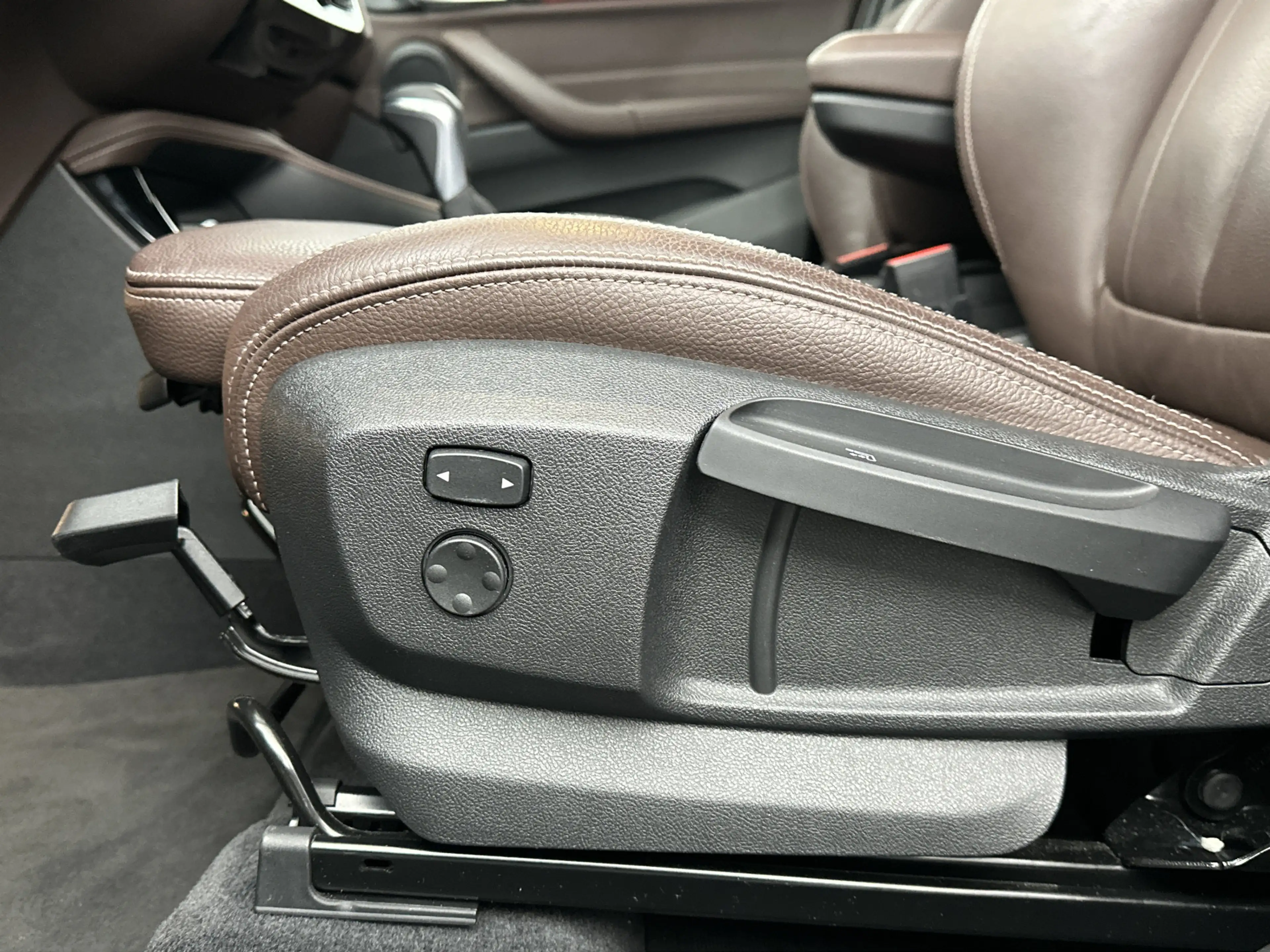 BMW X1 xDrive20i | Trekhaak met afneembare kogel | Stuurw — photo 12