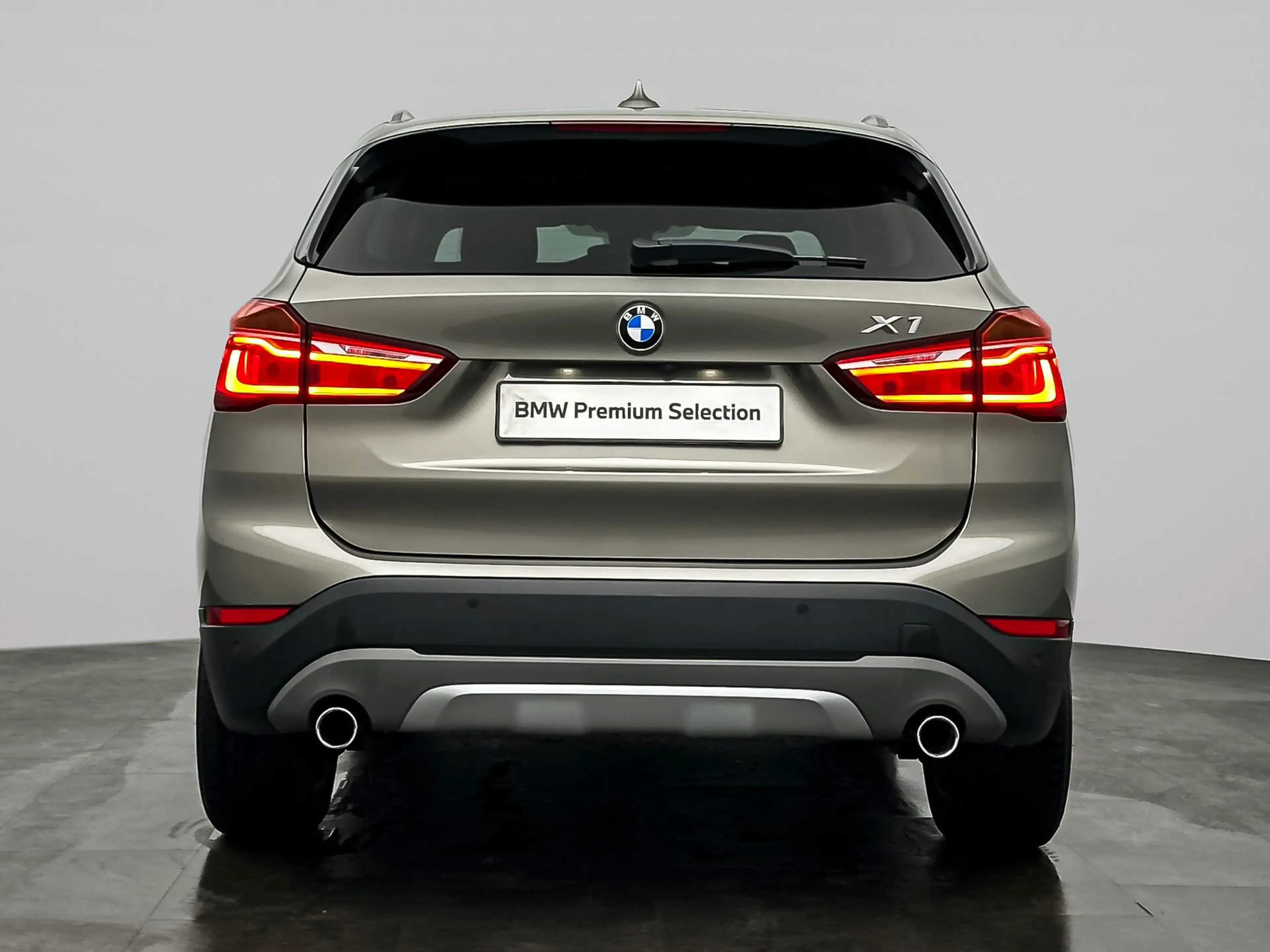 BMW X1 xDrive20i | Trekhaak met afneembare kogel | Stuurw — photo 3