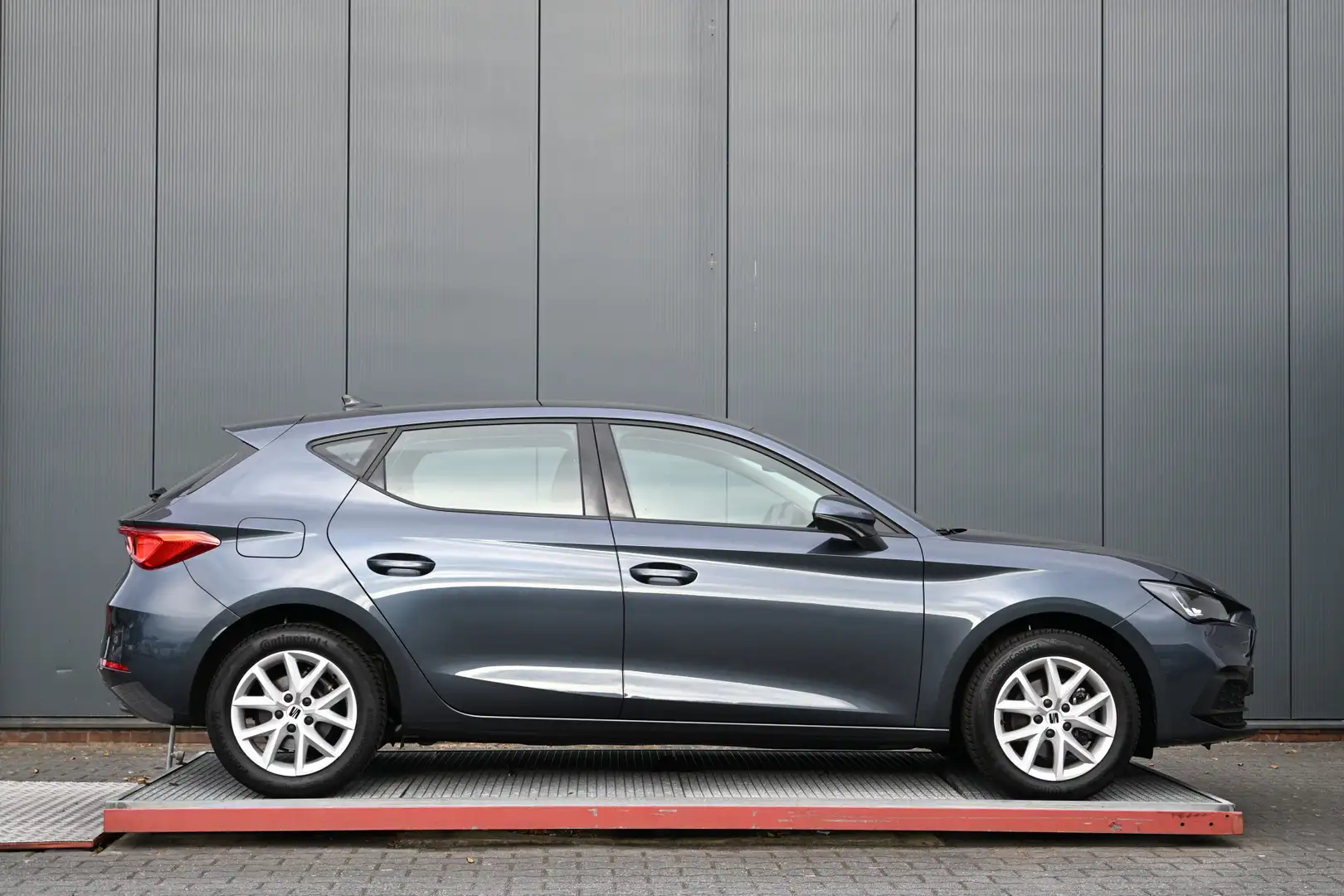 SEAT Leon 1.0 TSI Style Business Intense Grijs - 2