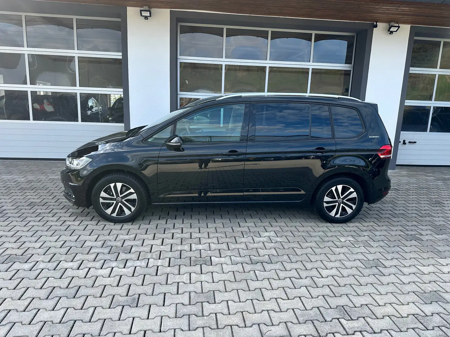 Volkswagen Touran ENERGY 2,0 TDI DSG *7-Sitze*AHV*DIGITAL*RFK*WSS-HZ*LED*APP*ACC* Schwarz - 2