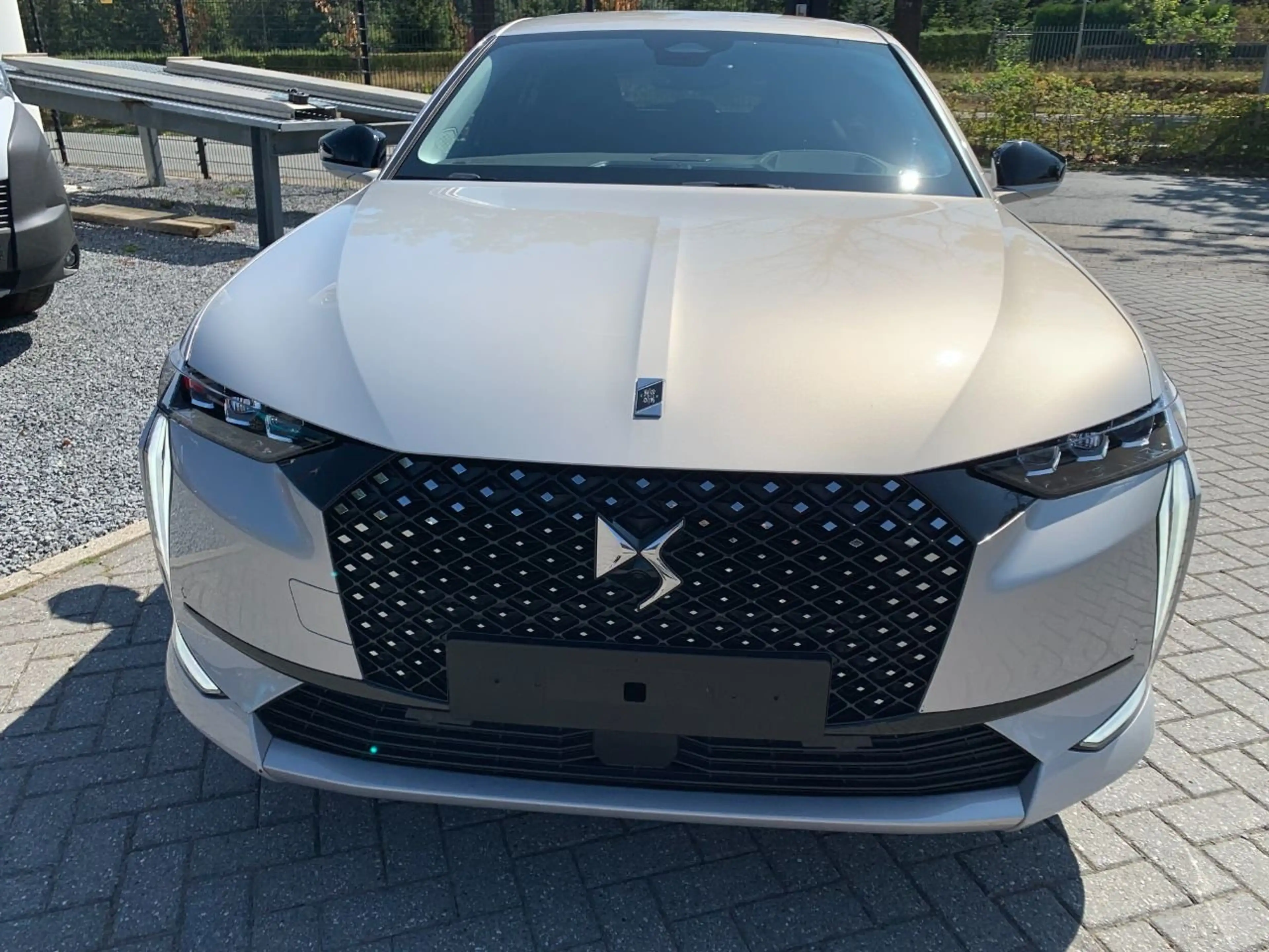DS Automobiles DS 4 Hybrid 145 Étoile Nappa — photo 2
